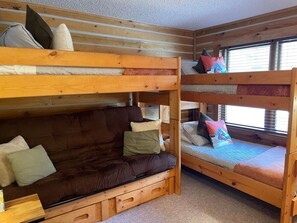 2 Schlafzimmer, Bügeleisen/Bügelbrett, Reisekinderbett, WLAN