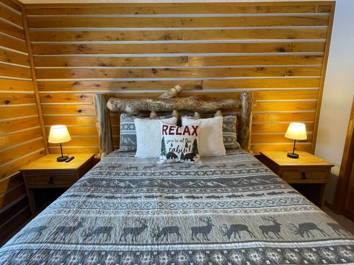 2 slaapkamers, een strijkplank/strijkijzer, reisbedje, wifi