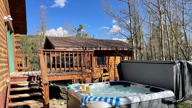 Outdoor spa tub - Cozy Mountain Cabin W/ Hot Tub Breathtaking Views (Alma)