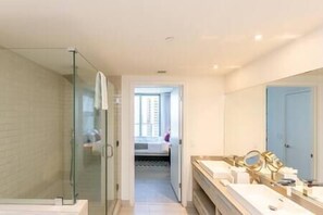 Badewanne, Haartrockner