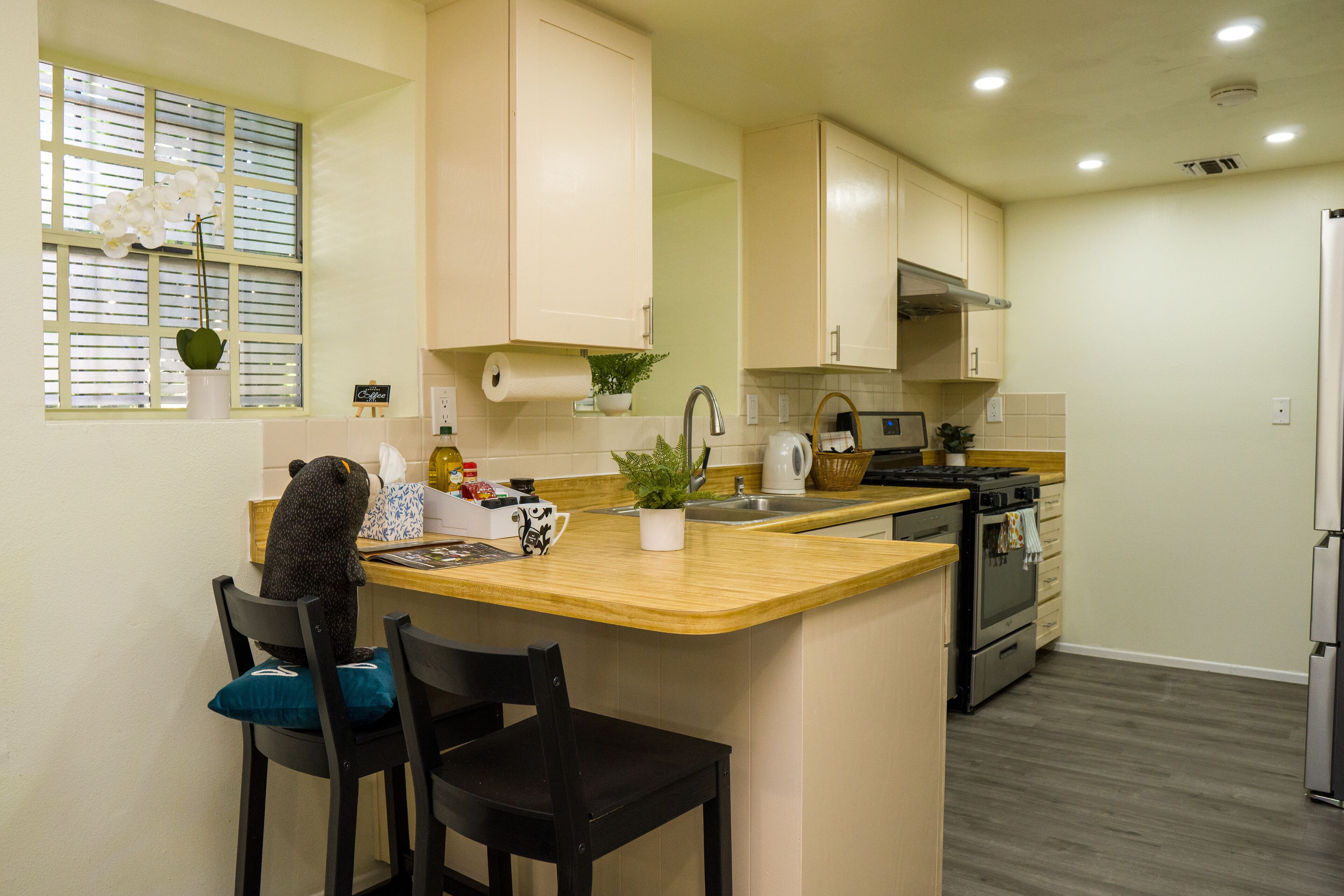 Private Relaxing getaway 4 bdrm 2.5bath home great for Family Vacations