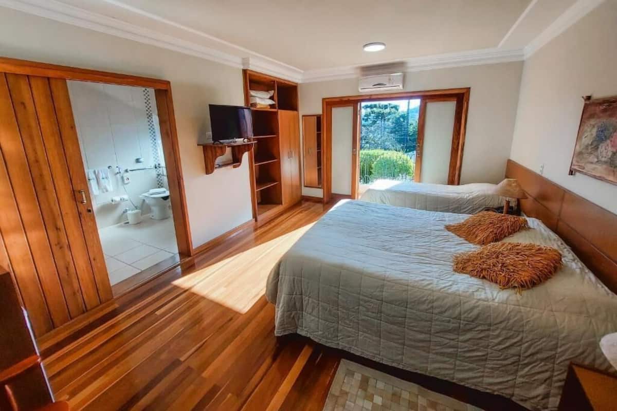 Minibar, wifi gratis y ropa de cama