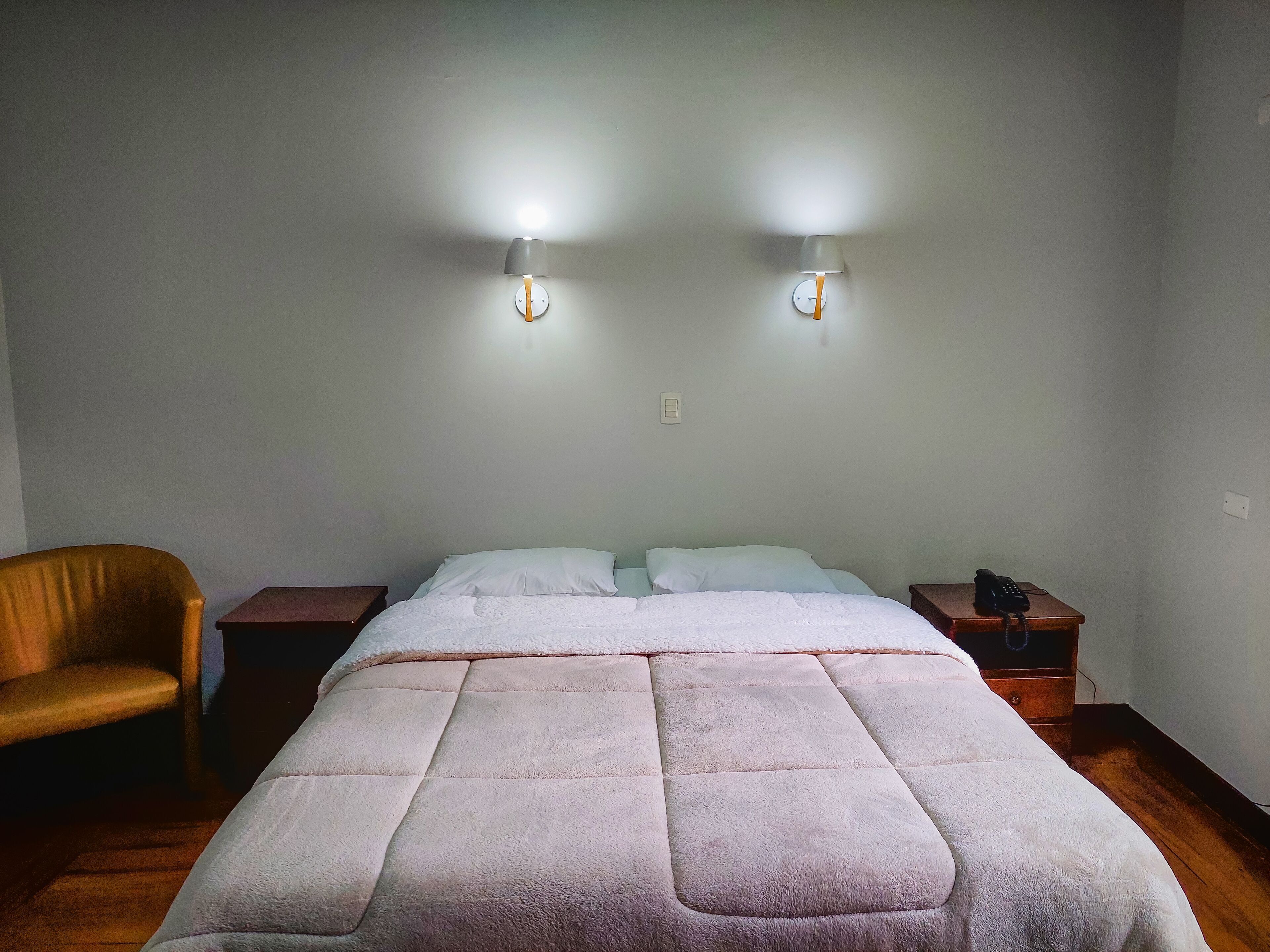 Minibar, free WiFi, bed sheets