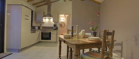 Réfrigérateur, micro-ondes, four, lave-vaisselle