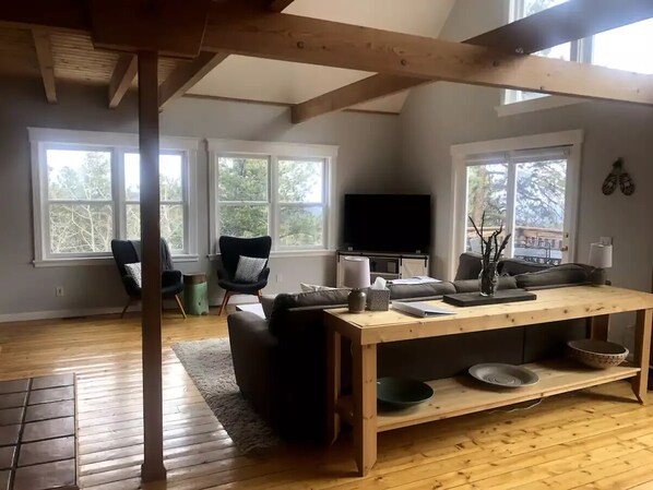 Smart TV, fireplace, foosball, books