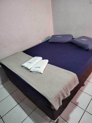 Family Double Room | Individually decorated, blackout drapes, free WiFi, bed sheets - Aloha Hostel Mercado dos Pinhões (Fortaleza)