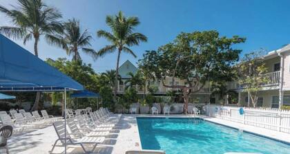 Parrot Perch by Avantstay Old Town Key West w/ Shared Pool Week Long Stays Only