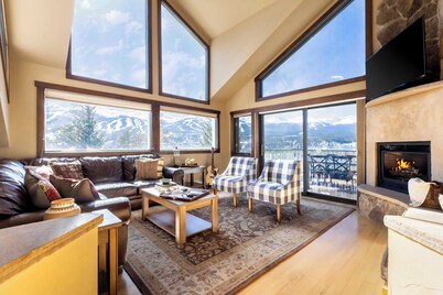 Frontier by Avantstay Incredible Mtn Views & Hot Tub Gorgeous Breckenridge Home Close to Slopes