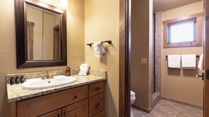 A bathroom with a sink, mirror, towel rack, and a toilet. - Frontier by Avantstay Incredible Mtn Views & Hot Tub Gorgeous Breckenridge Home Close to Slopes (Breckenridge)