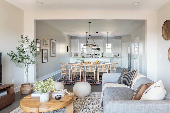 House (6 Bedrooms) | Interior - Chesney & Rhett by Avantstay Sleeps 20! Spacious Home w/ Southern Flare (Nashville)