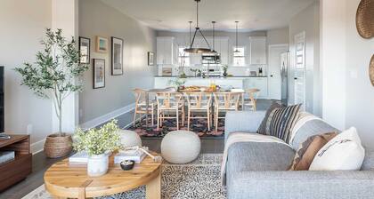 Chesney & Rhett by Avantstay Sleeps 20! Spacious Home w/ Southern Flare