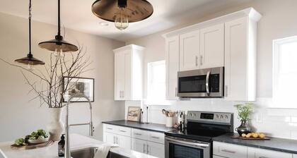 Chesney & Rhett by Avantstay Sleeps 20! Spacious Home w/ Southern Flare