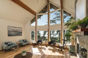 Televisión de 55 pulgadas con canales digitales, servicios de streaming