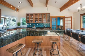 Dining - Santo Cristo by Avantstay Private Paradise w/ Ocean Views (Arch Cape)