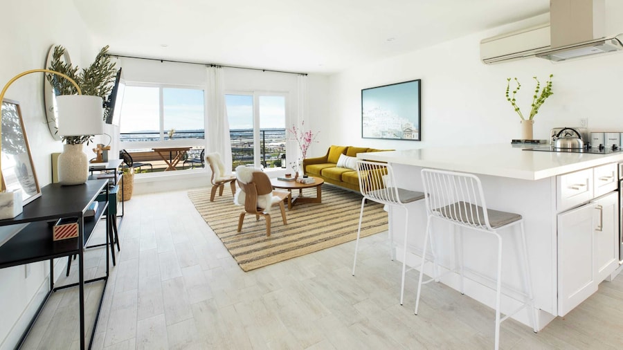 Avalon I by Avantstay Contemporary San Diego Condo w/ Large Patio