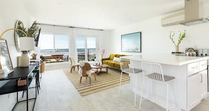 Avalon I by Avantstay Contemporary San Diego Condo w/ Large Patio