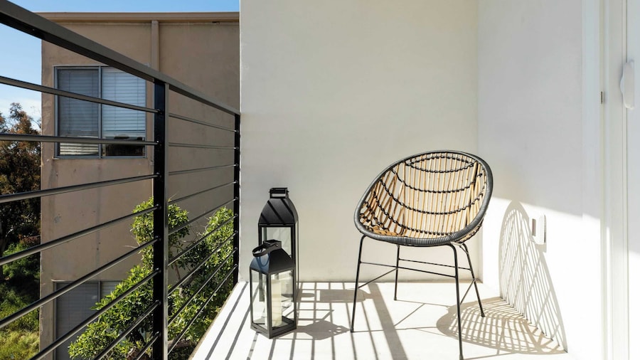 Avalon I by Avantstay Contemporary San Diego Condo w/ Large Patio