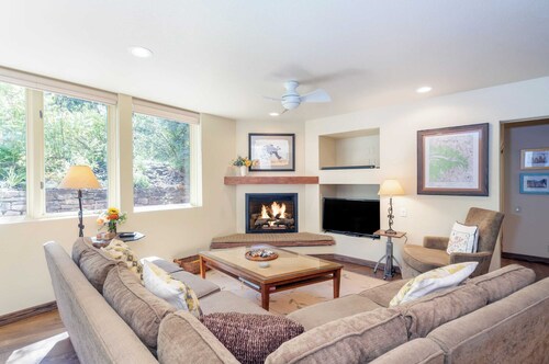 River Edge A by Avantstay Three BR Condo In Historic Depot District