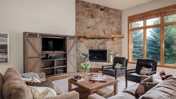 House (5 Bedrooms) | Interior