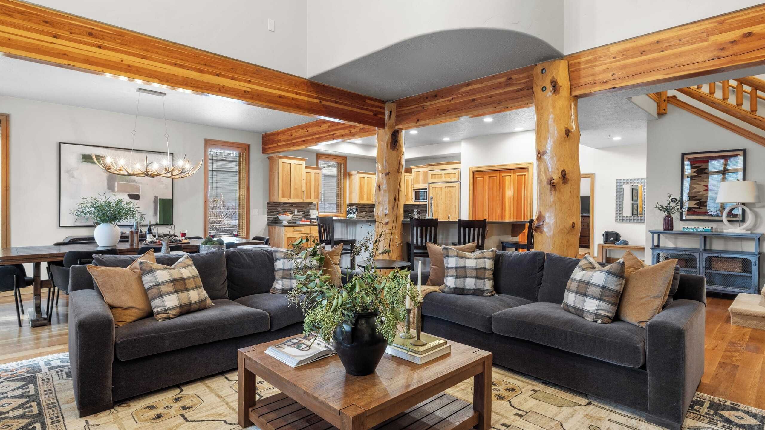 House (5 Bedrooms) | Interior