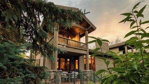 Rumah (5 Bedrooms) | Bagian depan properti