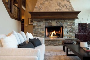 House (6 Bedrooms) | Interior