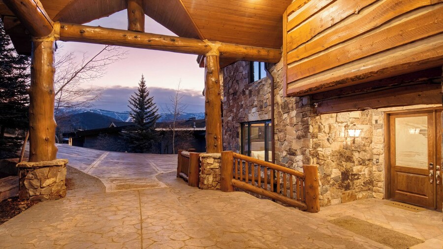 High Meadow by Avantstay Alpine Views w/ Indoor Pool, Hot Tub & Open Floor Plan