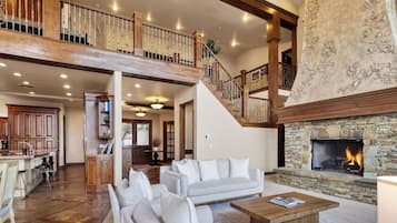 House (6 Bedrooms) | Interior