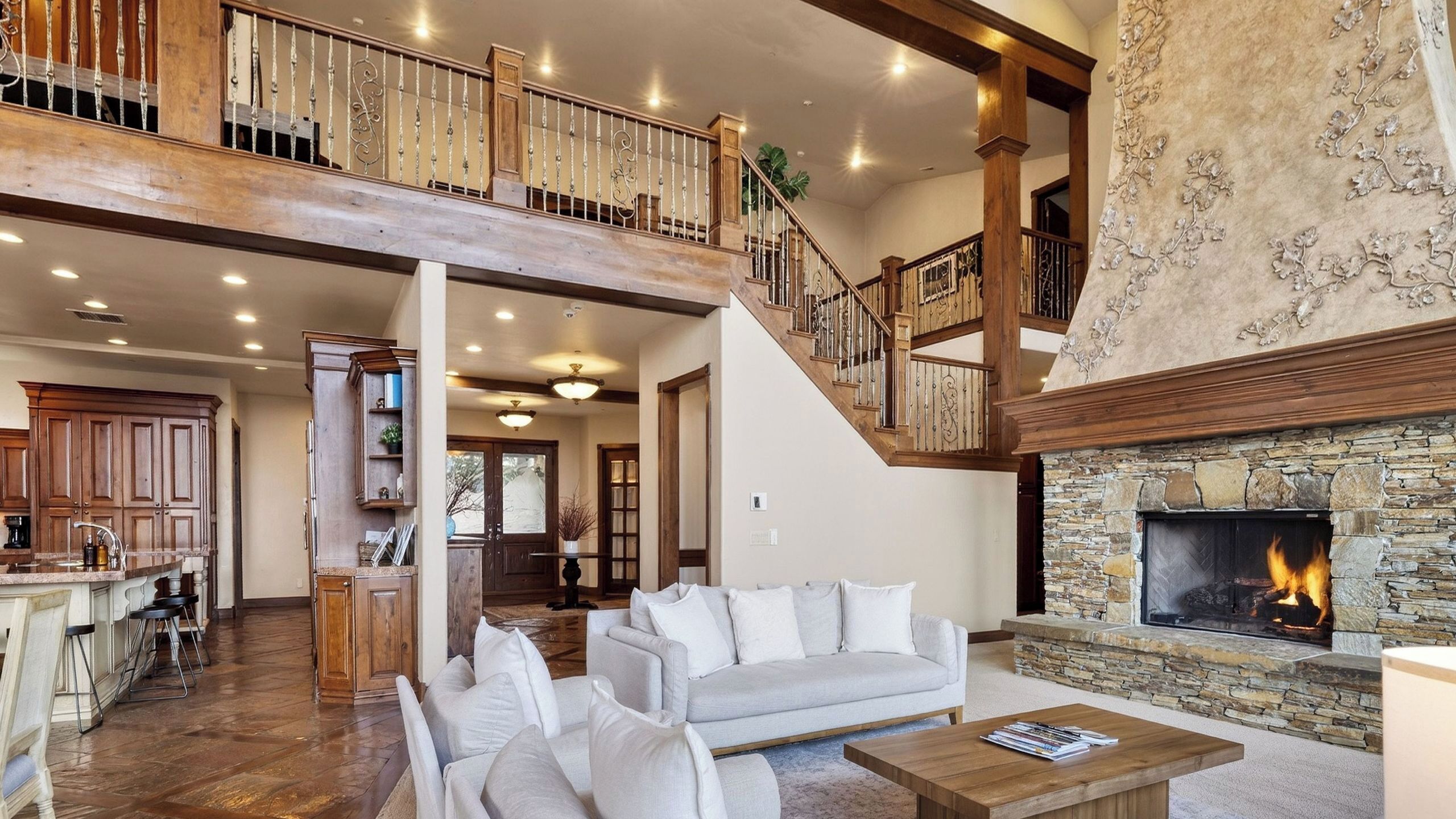 House (6 Bedrooms) | Interior