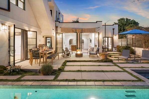 House (5 Bedrooms) | Interior