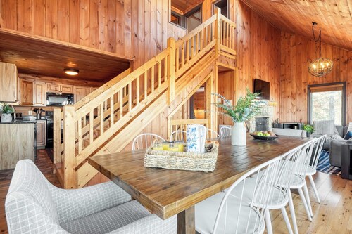 Fontana by Avantstay Gorgeous Mountain Cabin w/ Views, Hot Tub & Game Room!