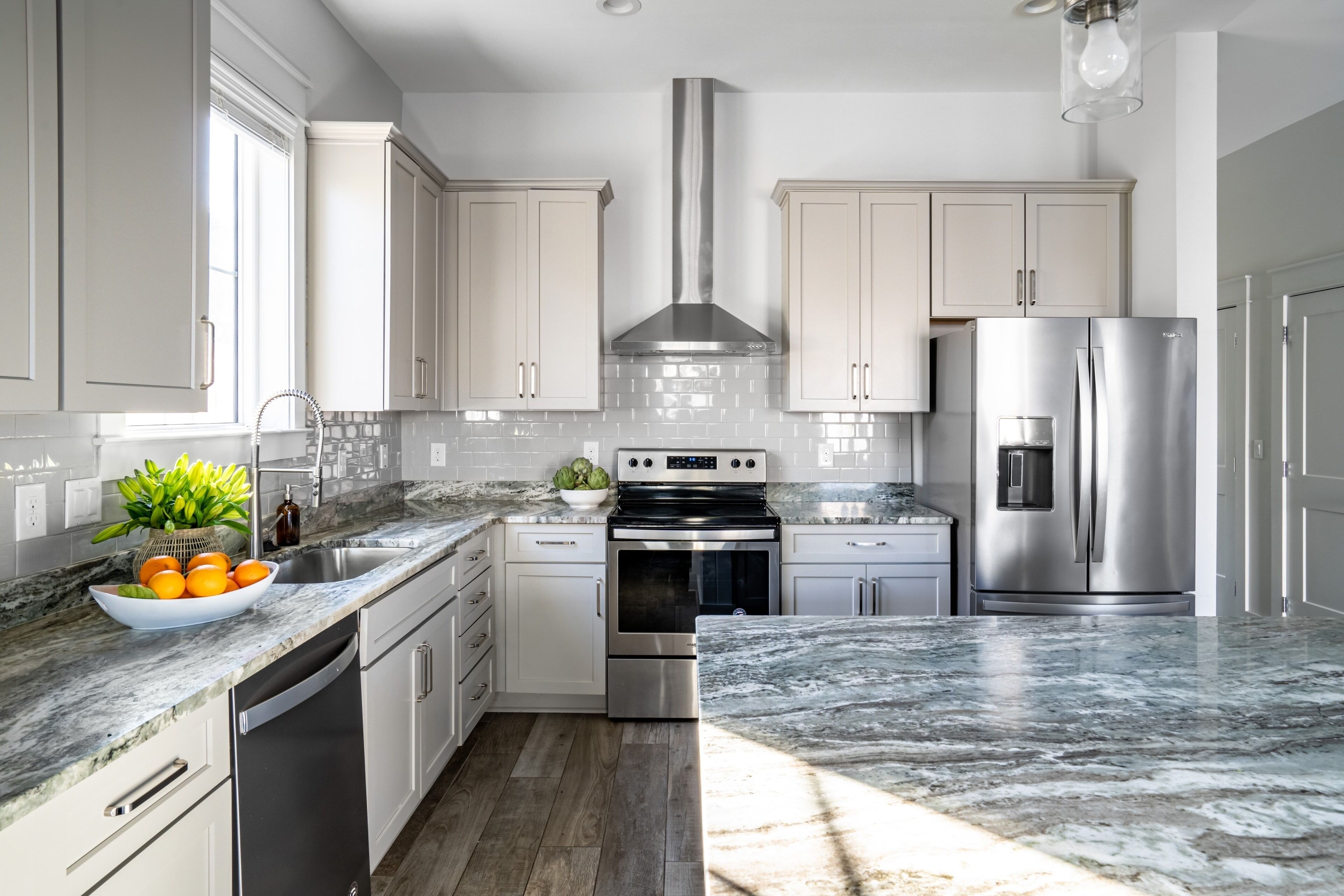 Lyle by Avantstay Chic Beach House w/ Pool & Hot Tub Walking Distance to Ocean