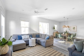 Interior - Lyle by Avantstay Chic Beach House w/ Pool & Hot Tub Walking Distance to Ocean (Destin)