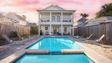 Kolam renang outdoor