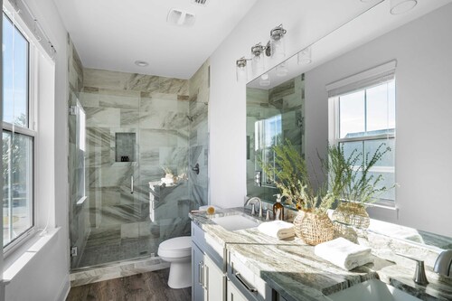 Lyle by Avantstay Chic Beach House w/ Pool & Hot Tub Walking Distance to Ocean