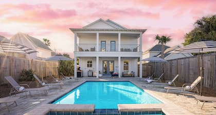 Lyle by Avantstay Chic Beach House w/ Pool & Hot Tub Walking Distance to Ocean