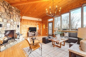 House (4 Bedrooms) | Interior - Chestnut by Avantstay Mountain Cabin w/ Treetop Views, Hot Tub & Game Room! (Gatlinburg)