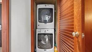 Apartment (2 Bedrooms) | Interior - Hale Moana by Avantstay Incredible Hawaii Beach Resort w/ Pool & Hot Tub! (Kapolei)