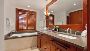 Apartment (2 Bedrooms) | Interior - Hale Moana by Avantstay Incredible Hawaii Beach Resort w/ Pool & Hot Tub! (Kapolei)