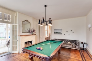 Game room - Elliot by Avantstay Historic Character Home in Great Location! (Saugerties)