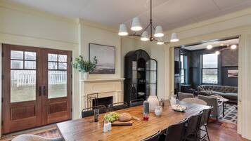 House (6 Bedrooms) | Dining