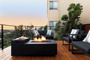 Apartment (4 Bedrooms) | Interior - Avalon 2 Unit Buyout Avantstay Mins to Gaslampbeautiful Deck w/ BBQ (San Diego)