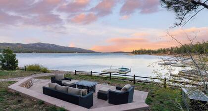 Shoreline Lakehouse by Avantstay Majestic Lakefront Cabin w/ Hot Tub & Fire Pit!