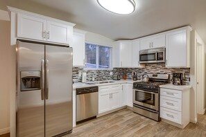 하우스 (3 Bedrooms) | 전용 주방 | 냉장고, 전자레인지, 오븐, 쿡탑