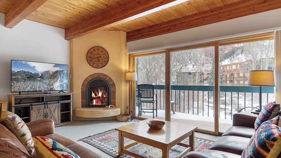 Riverside Condos D01 by Avantstay Condo Close To Downtown, Town Park & Ski Lift #8