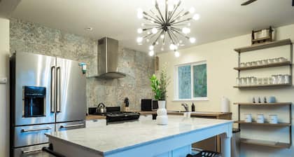 Alpine Bay by Avantstay 5mins To Diamond Peak Skiing w/ Expansive Deck