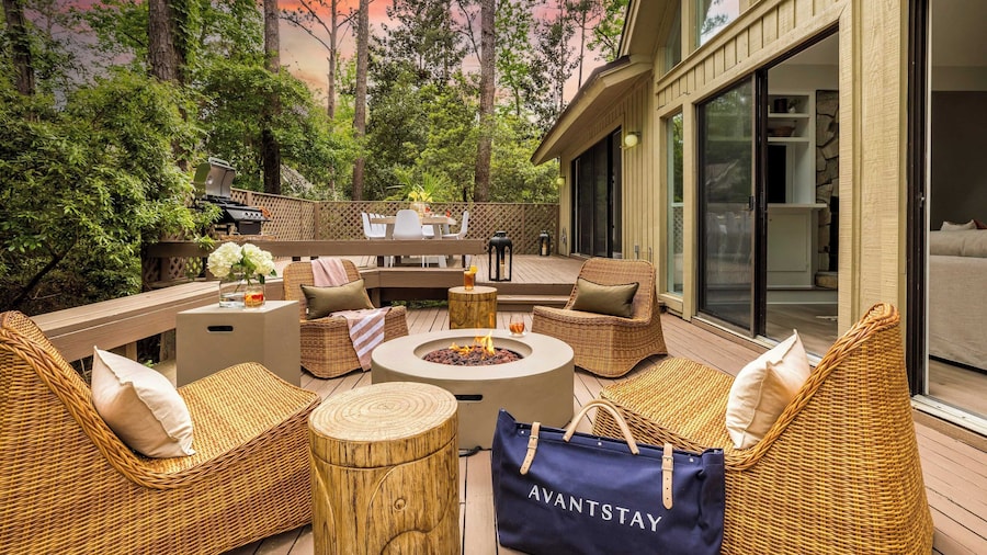 Sea Pine by Avantstay Private Modern Home Surrounded in Lush Greenery Close to Beach