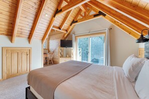 3 bedrooms, iron/ironing board, free cots/infant beds, bed sheets - Ember by Avantstay Majestic Entertainers Home w/ Pine Tree Views & Close to Meek's Bay (Tahoma)