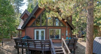 Ember by Avantstay Majestic Entertainers Home w/ Pine Tree Views & Close to Meek's Bay