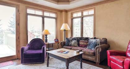 Centrum 302 by Avantstay Gorgeous Condo w/ Great Views & Steps Away From Ski Runs!